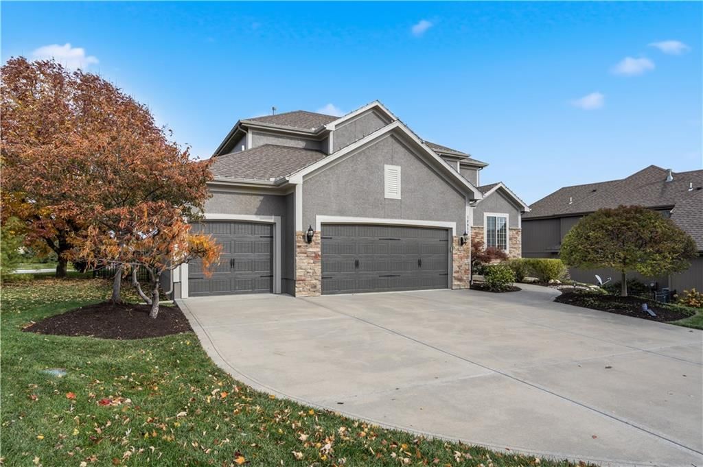 18932 W 100th Street, Lenexa, KS