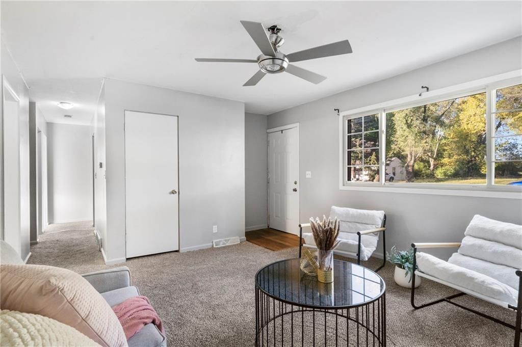 111 N Austin Street — photo 3