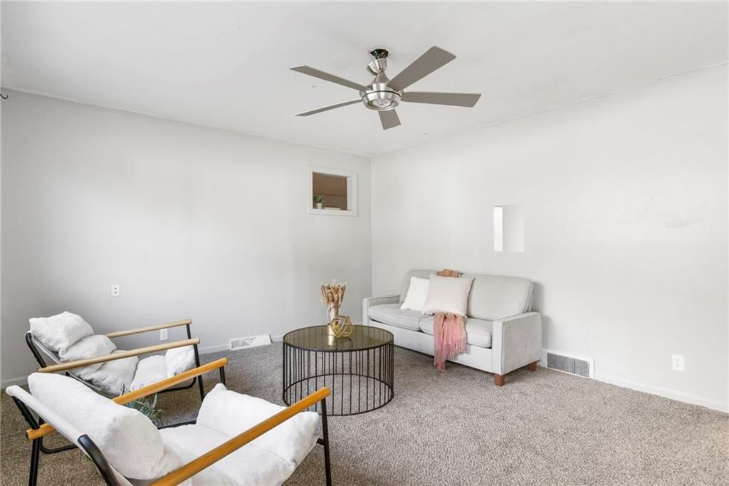 111 N Austin Street — photo 4