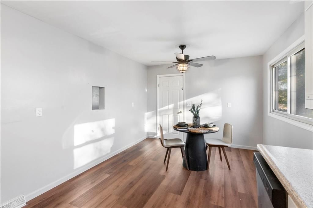 111 N Austin Street — photo 9
