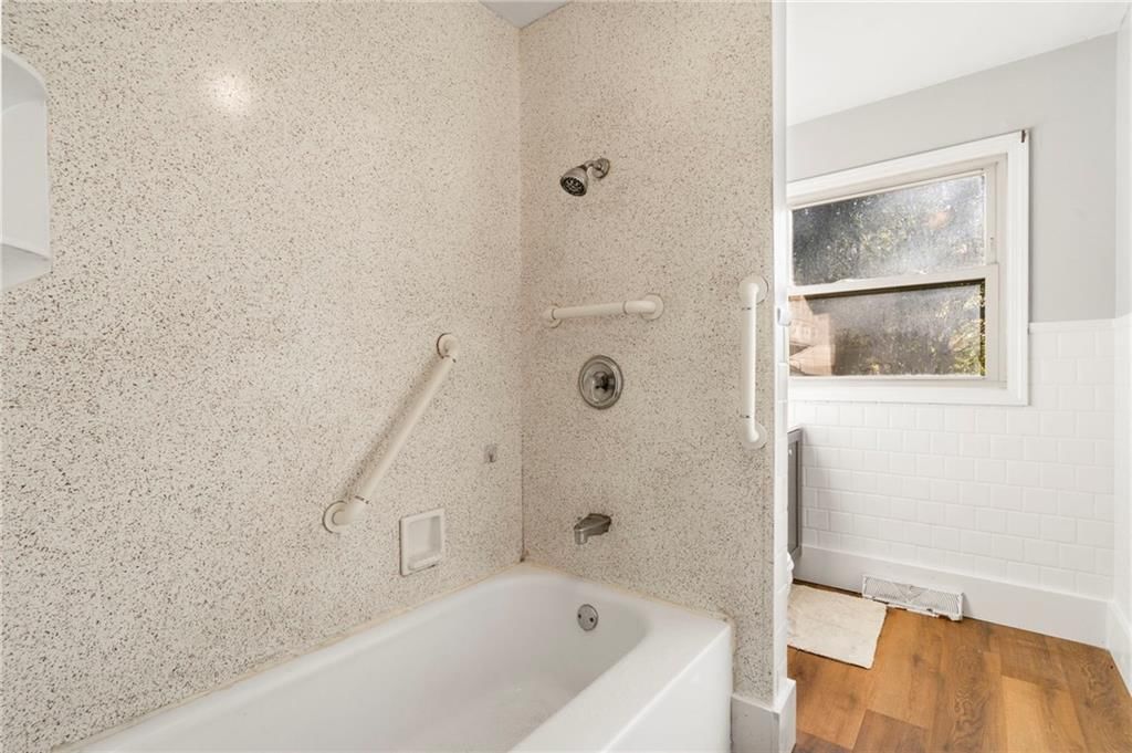 111 N Austin Street — photo 12