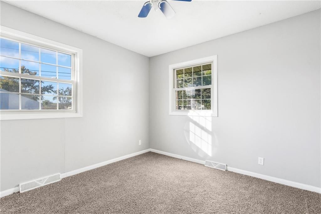 111 N Austin Street — photo 17