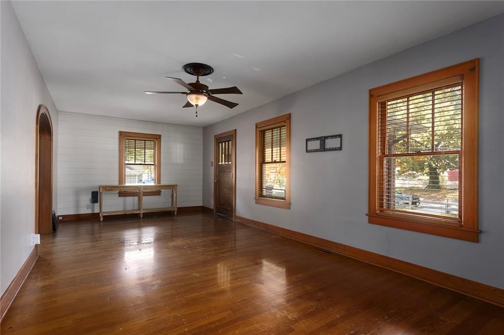 400 E Main Street — photo 9