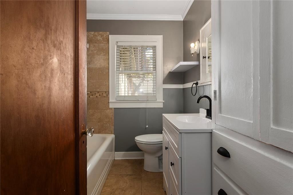 400 E Main Street — photo 25