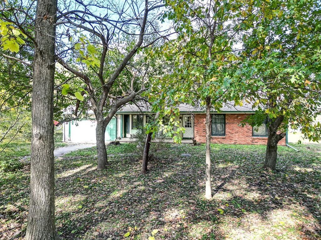 17880 Tonganoxie Drive — photo 3