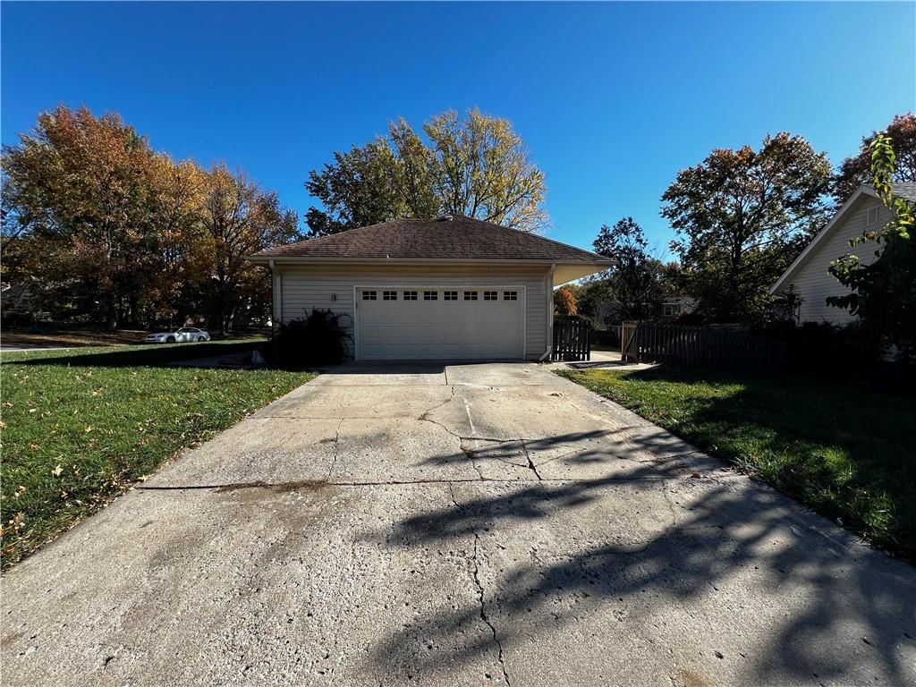 2106 SW Still Meadows Lane — photo 2