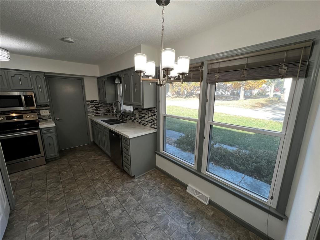 2106 SW Still Meadows Lane — photo 8