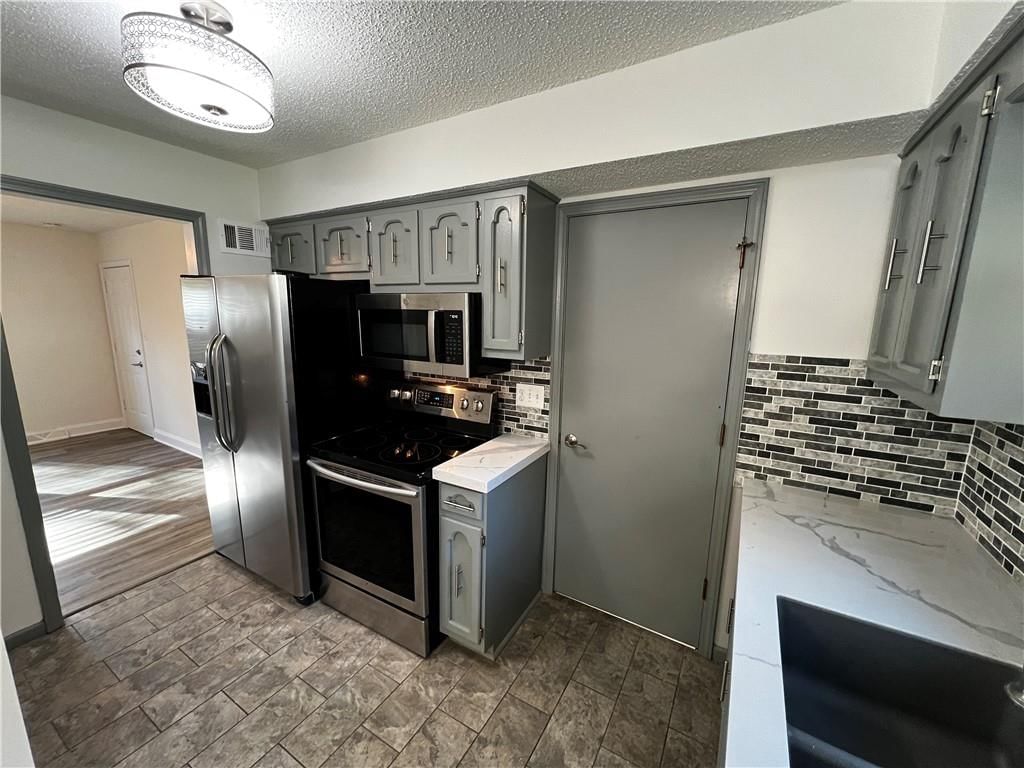 2106 SW Still Meadows Lane — photo 9