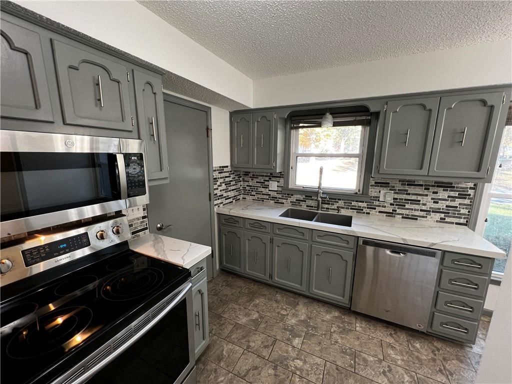 2106 SW Still Meadows Lane — photo 10