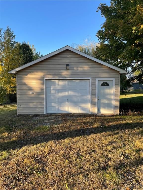 409 E Burns Street — photo 4