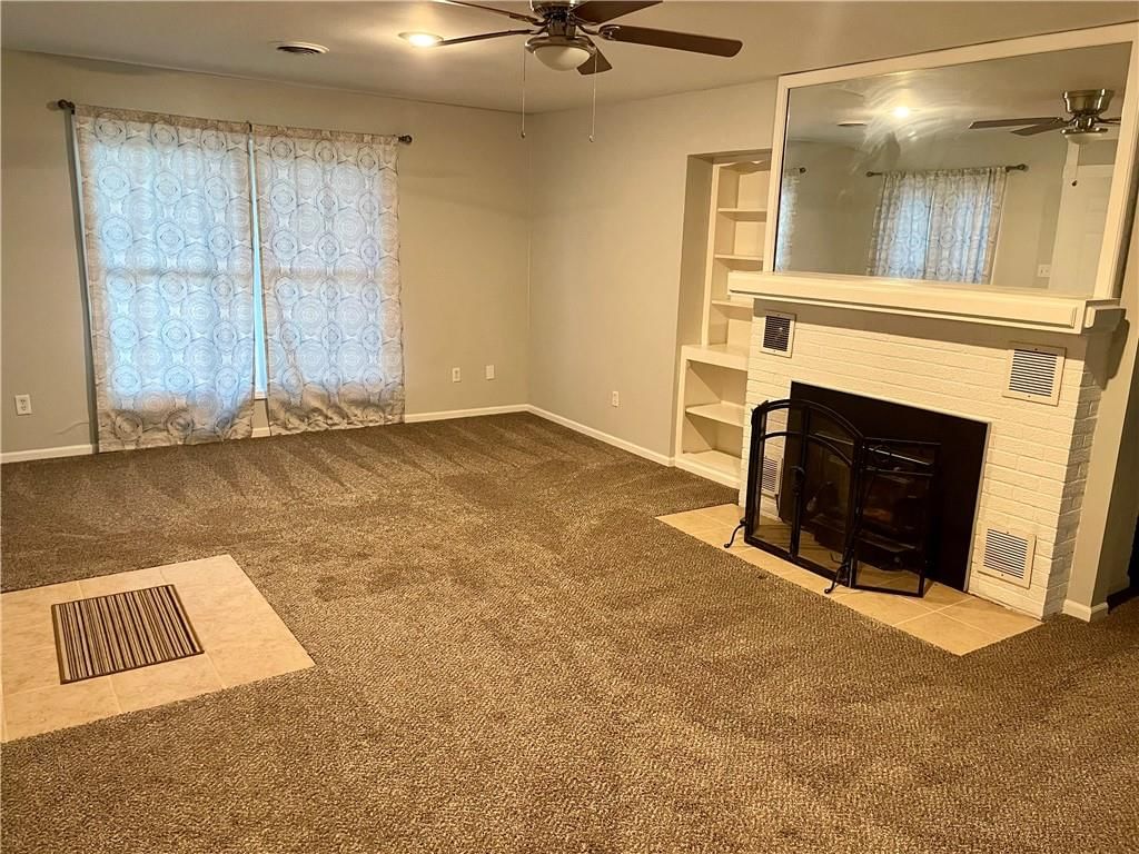 409 E Burns Street — photo 6