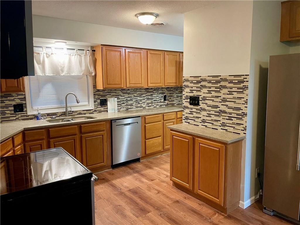 409 E Burns Street — photo 11