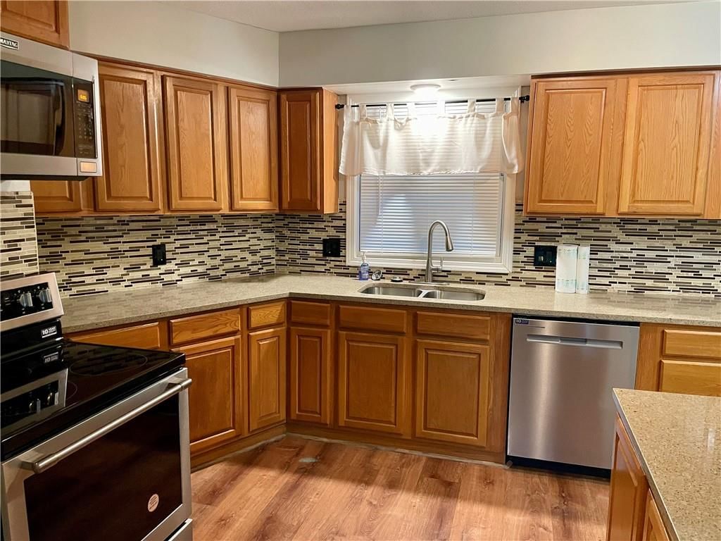 409 E Burns Street — photo 12