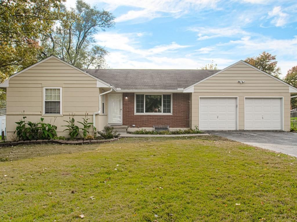4609 NE 43rd Terrace — photo 3