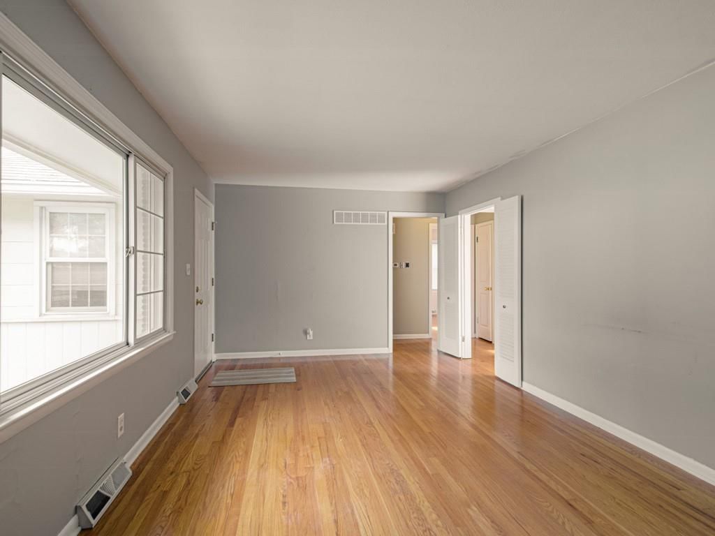 4609 NE 43rd Terrace — photo 5