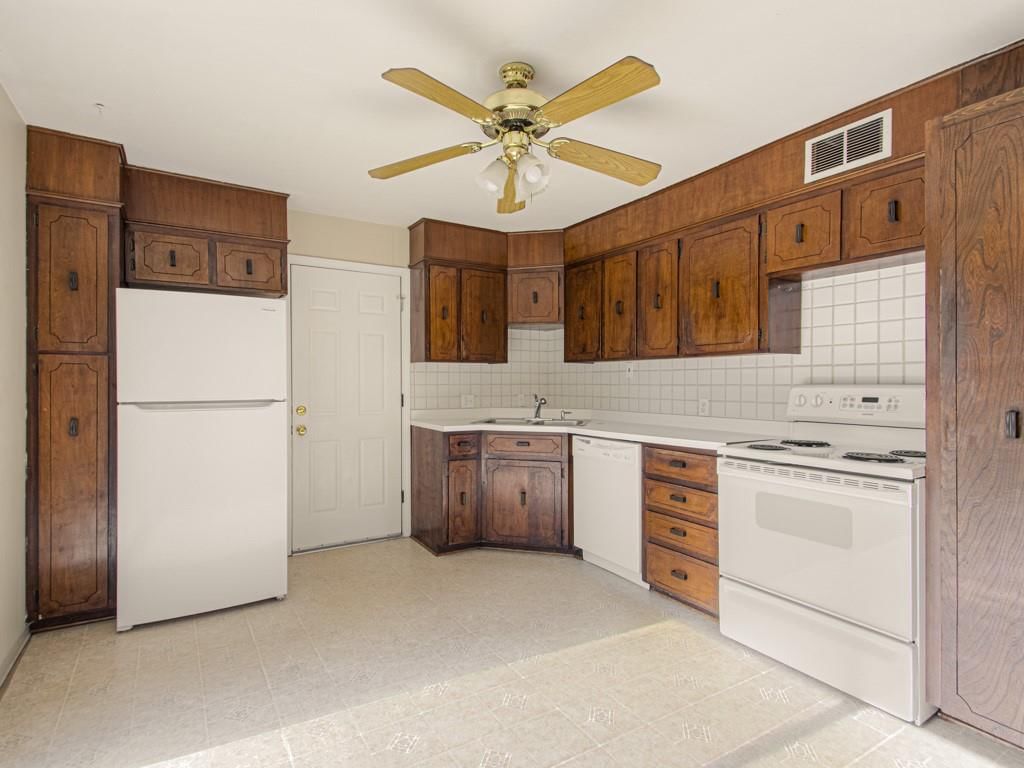 4609 NE 43rd Terrace — photo 7