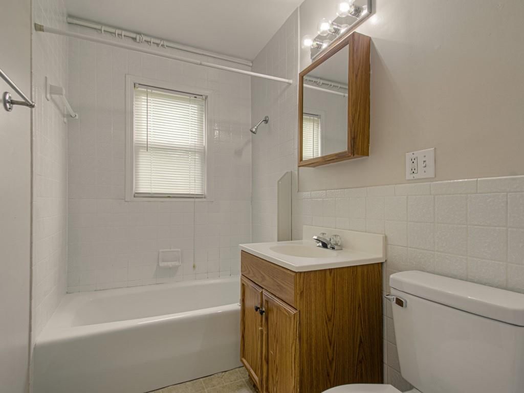 4609 NE 43rd Terrace — photo 11
