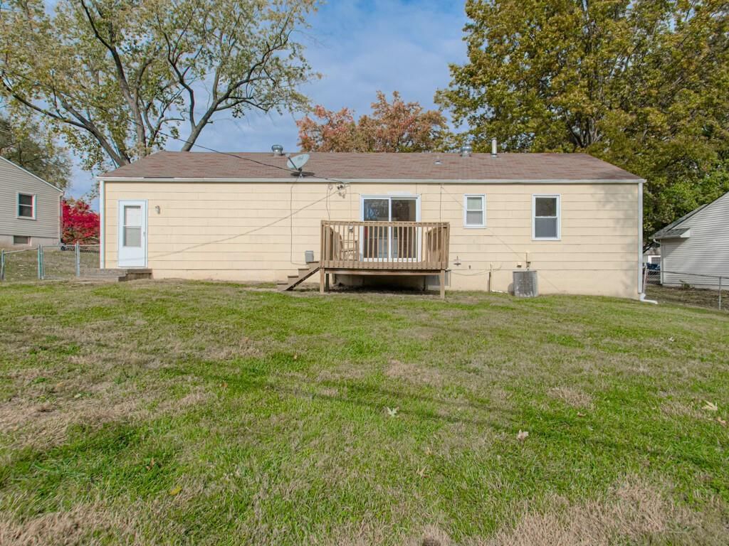 4609 NE 43rd Terrace — photo 24