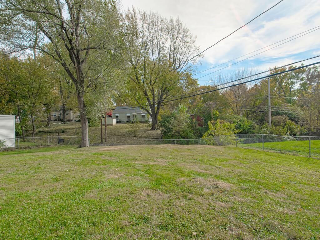 4609 NE 43rd Terrace — photo 26