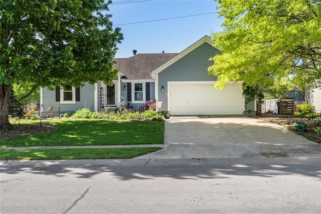 1061 Pumpkin Ridge Street, Gardner, KS