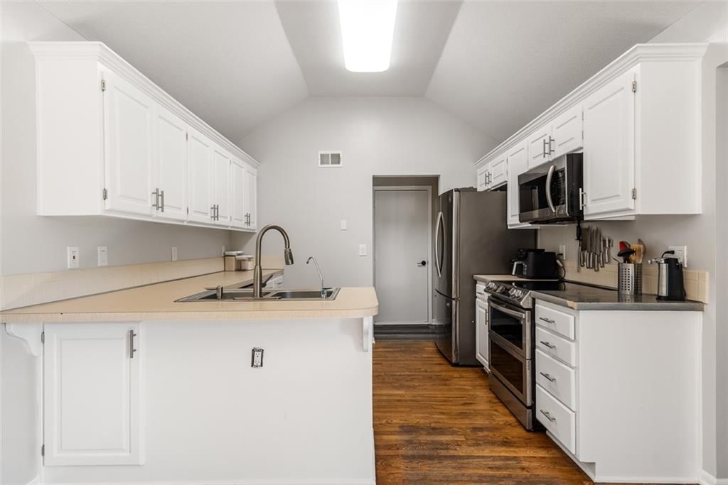 1061 Pumpkin Ridge Street — photo 15