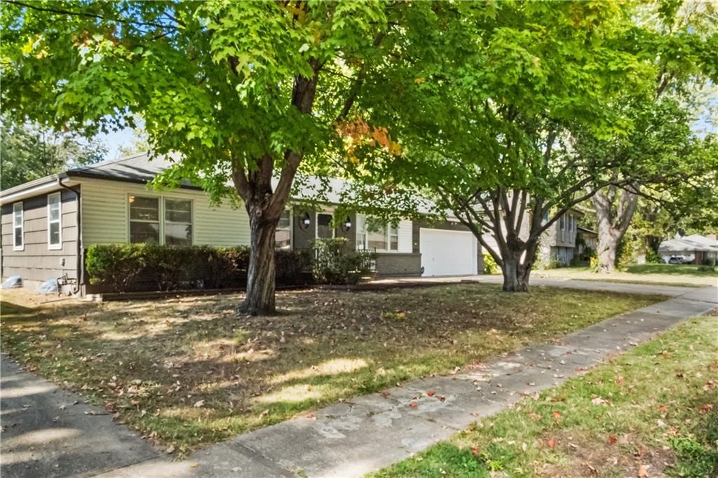 10104 Cambridge Avenue — photo 3