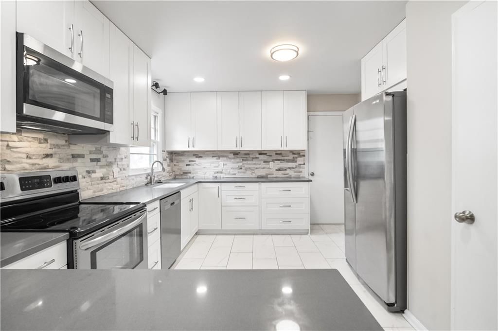 10104 Cambridge Avenue — photo 8