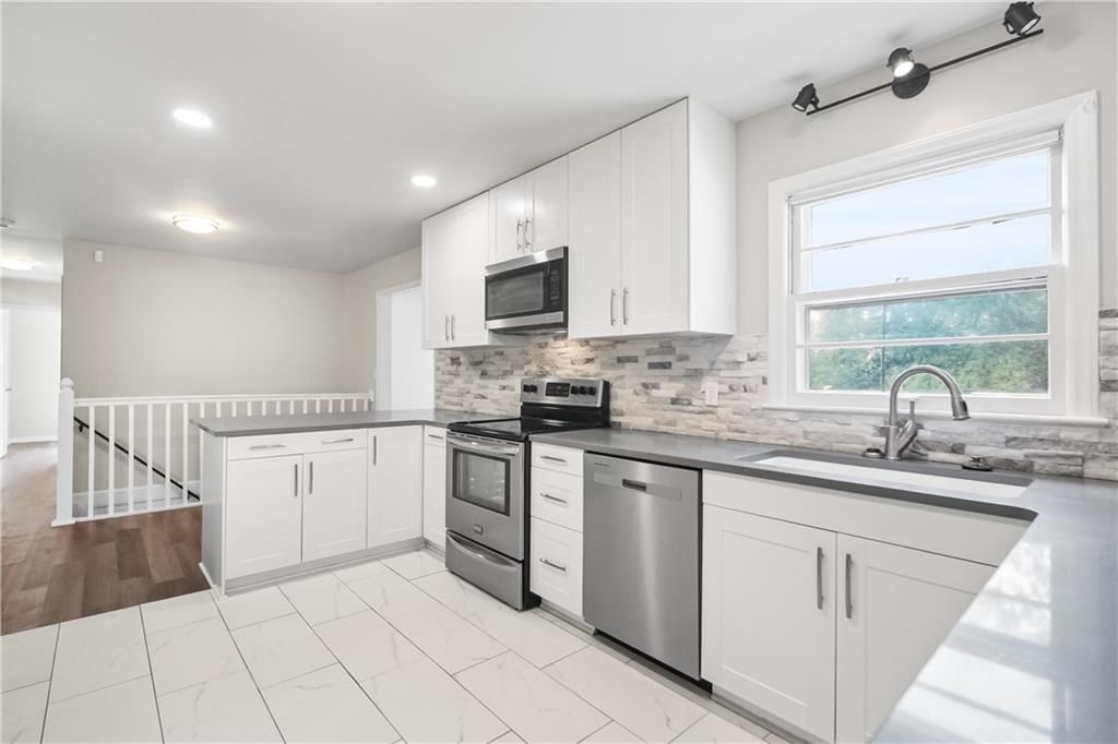 10104 Cambridge Avenue — photo 9