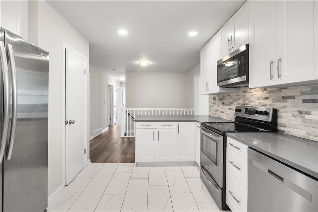 10104 Cambridge Avenue — photo 10