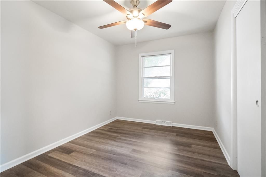 10104 Cambridge Avenue — photo 15