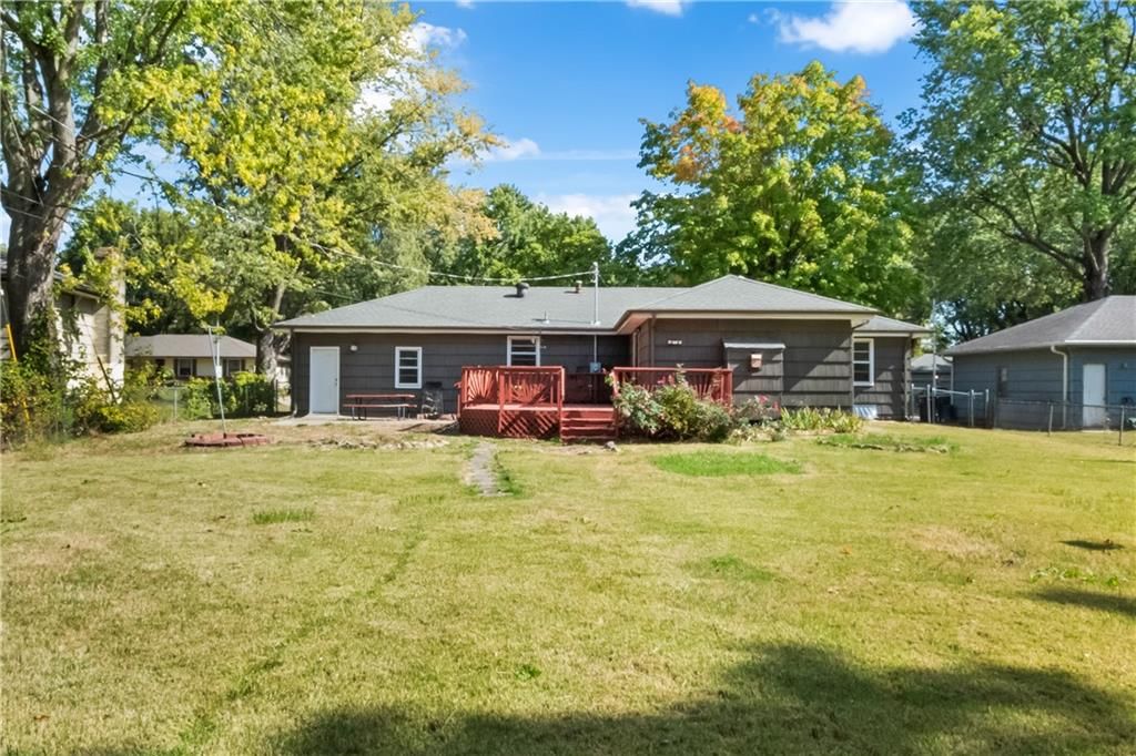 10104 Cambridge Avenue — photo 24