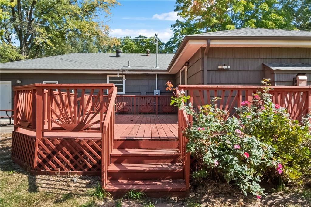 10104 Cambridge Avenue — photo 25