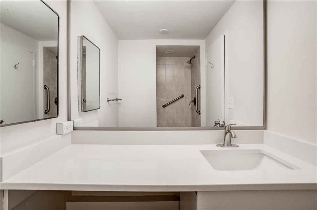 333 W Meyer  Unit 213 Boulevard — photo 18