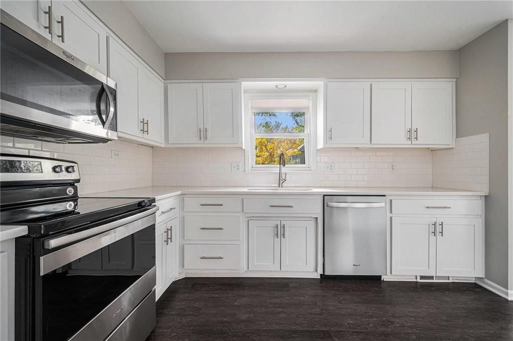 7407 NW 78th Street — photo 8