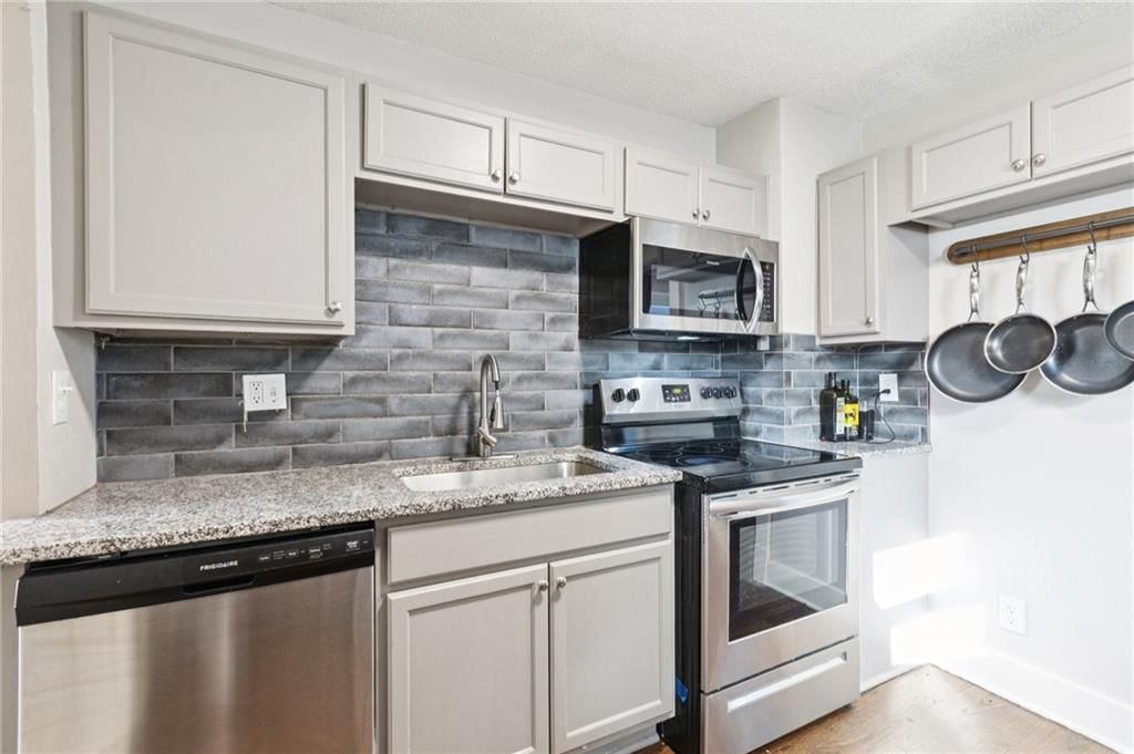 322 Barat Avenue — photo 11