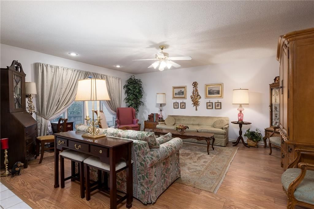 Photo 5 of 38 - 6506 NW REVERE Drive