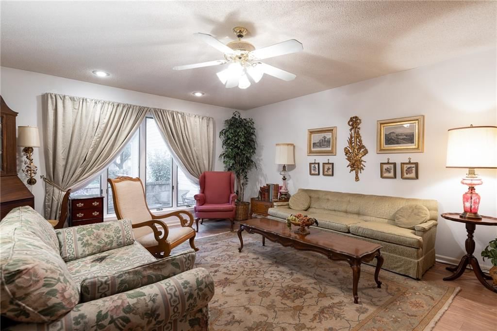 Photo 6 of 38 - 6506 NW REVERE Drive