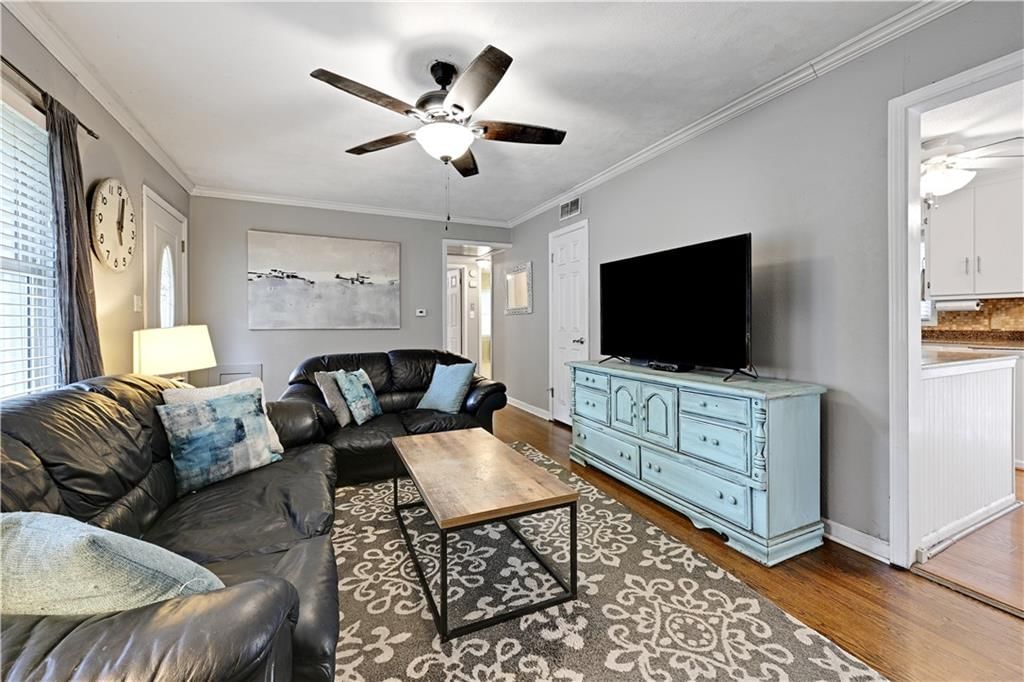 5709 W 70th Terrace — photo 9