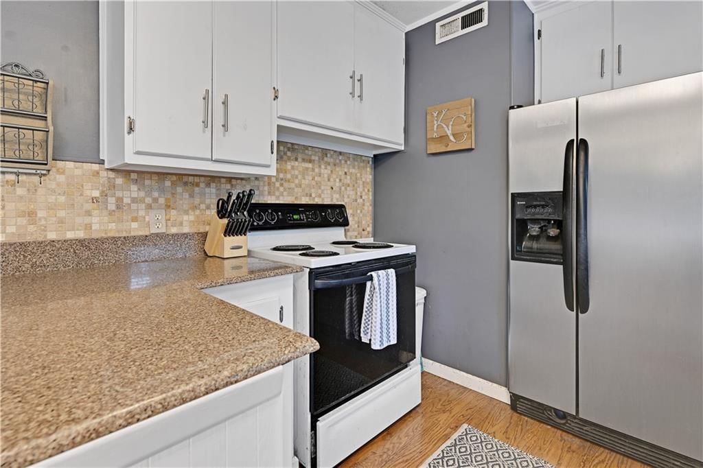 5709 W 70th Terrace — photo 15