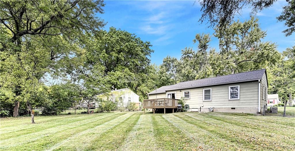5709 W 70th Terrace — photo 36