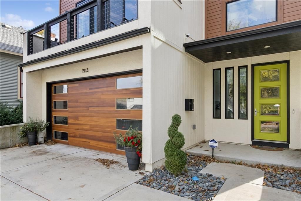 1913 W 48th Street — photo 2
