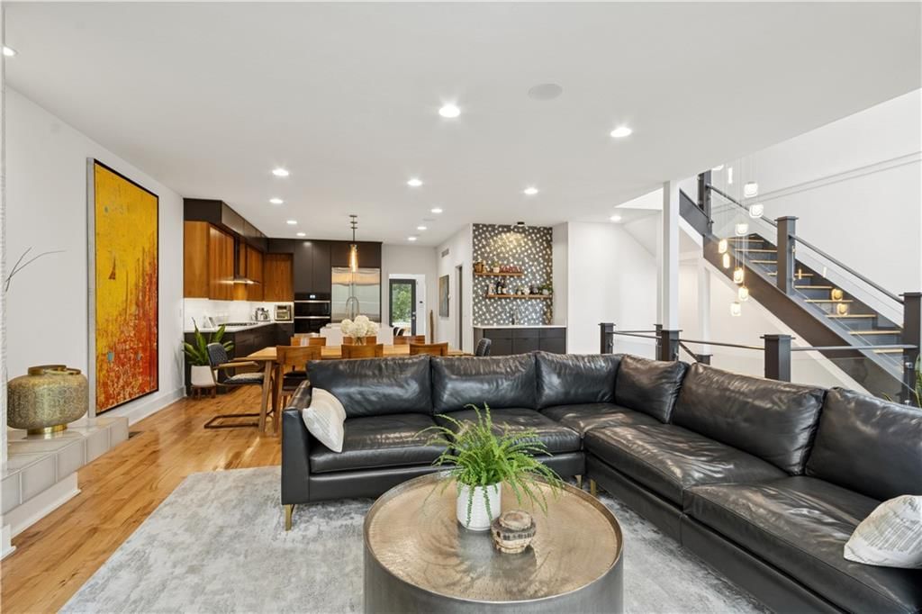 1913 W 48th Street — photo 13
