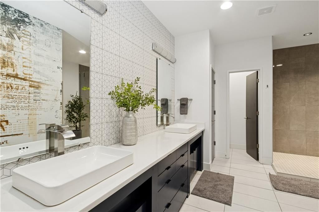 1913 W 48th Street — photo 21