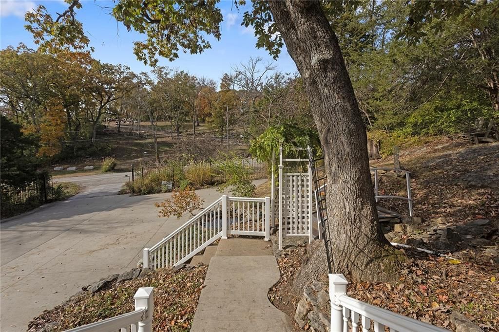 5825 Noland Road — photo 85