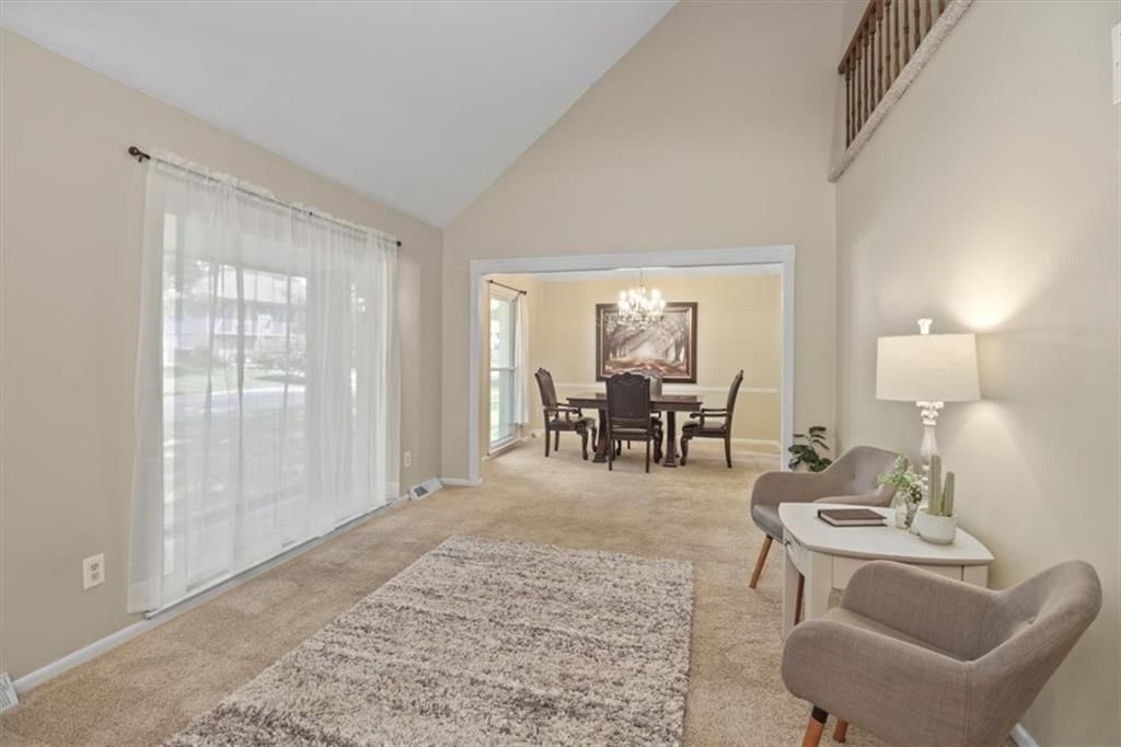 1200 NE Crestview Drive — photo 2