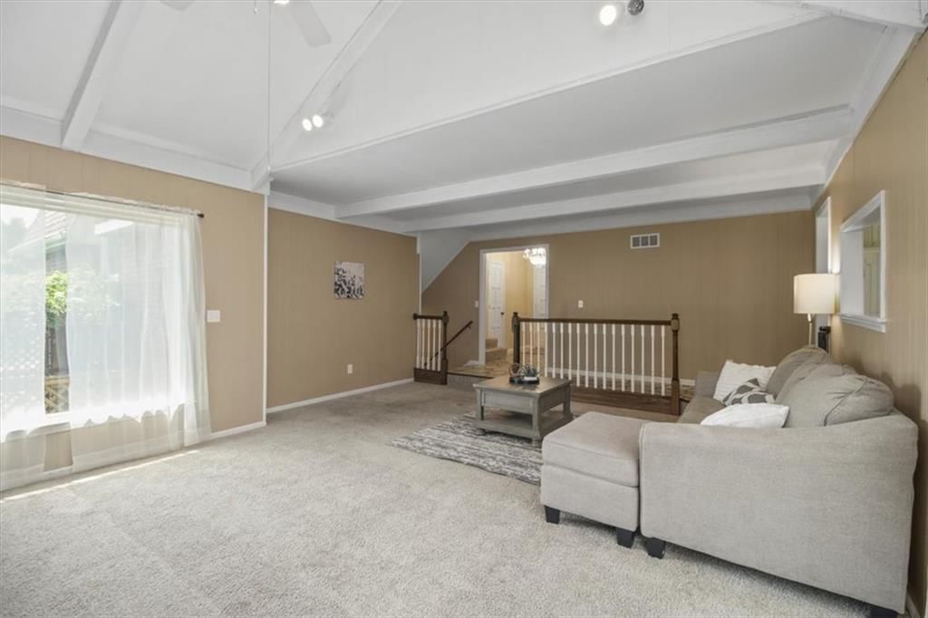 1200 NE Crestview Drive — photo 8