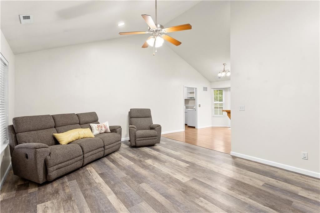 516 Lyon Street — photo 9