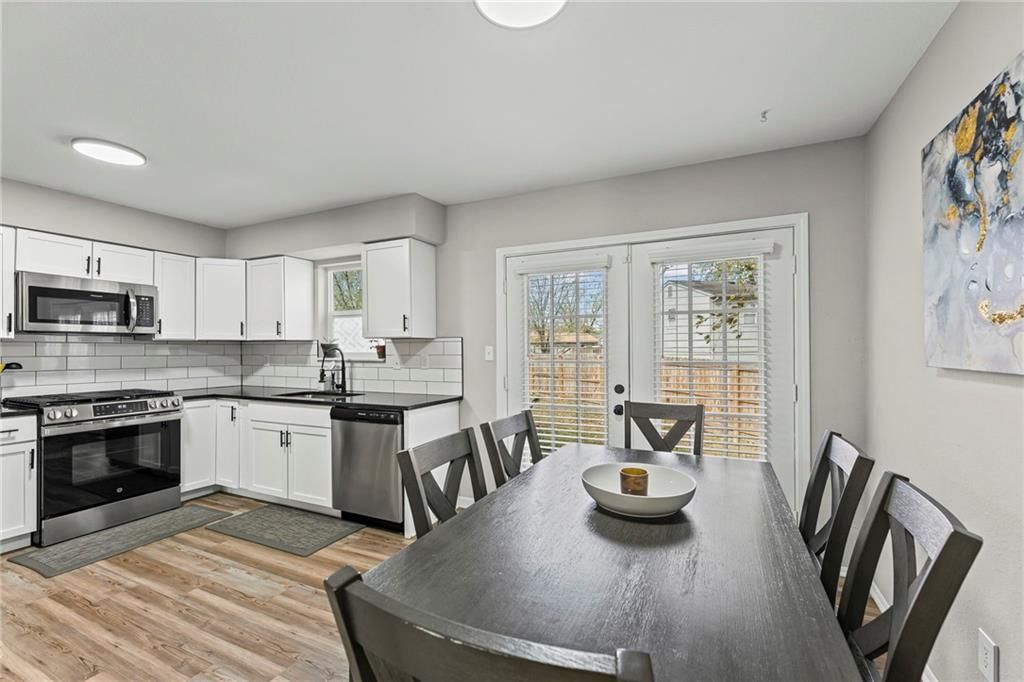 710 NE Westwind Drive — photo 10