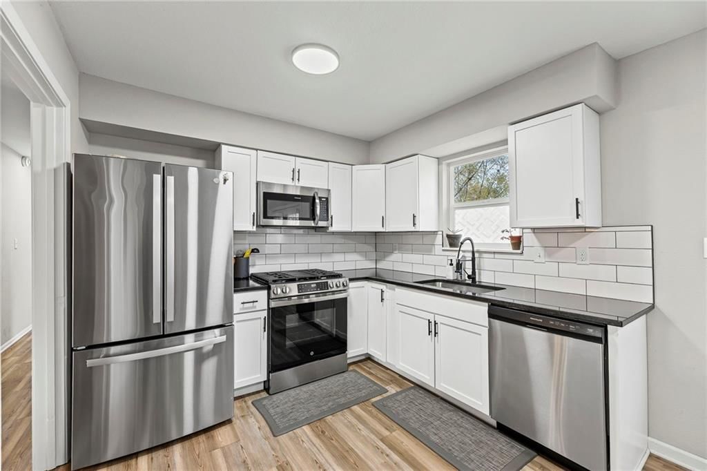 710 NE Westwind Drive — photo 12