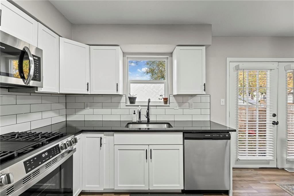 710 NE Westwind Drive — photo 14